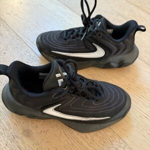 Nike Giannis Immortality 4 basketball shoes size 1y